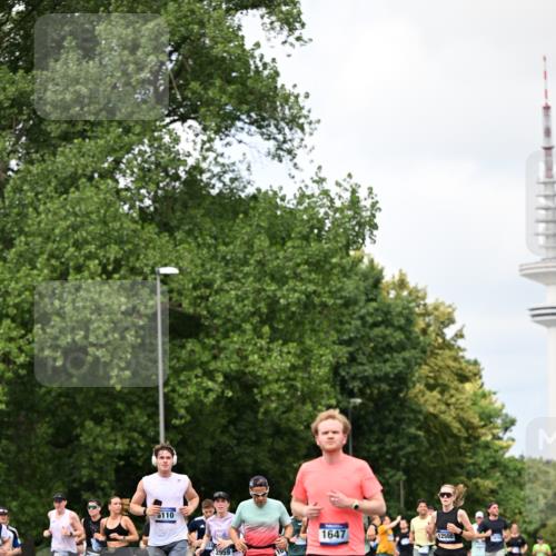 29.06.2025 - hella hamburg halbmarathon Dr. Thomas Lammeyer http://msf.ph/oto/8282154 29.06.2025 10:36:55 Kennedybrücke 1237, 1647, 1732, 2059, 2268, 2959, 3221, 3391, 3653, 3660, 3670, 3708, 3753, 4096, 4555, 5110, 5156, 5871, 6642, 6861, 7135, 7387, 7531, 7749, 7750, 7789, 8170, 8840, 8914, 9010, 9034, 9188, 9471, 9542, 9765, 9812, 10002, 10203, 10470, 10624, 10770, 11076 meine-sportfotos.de