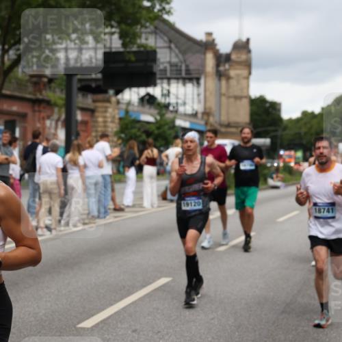 29.06.2025 - hella hamburg halbmarathon Yannick Fuchs http://msf.ph/oto/8282187 29.06.2025 10:49:48 20KM 1130, 1180, 1193, 2982, 3042, 3048, 3058, 3668, 4951, 5465, 5672, 6569, 6591, 6924, 7594, 7742, 7976, 8255, 8311, 8639, 8863, 9361, 9562, 11039, 11309, 11638, 12196, 12515, 13474, 14363, 14365, 14461, 15184, 15484, 15818, 15884, 16176, 16375, 16401, 16434, 16521, 16786, 17259, 17615, 17640, 17642, 17734, 18064, 18125, 18212, 18325, 18340, 18495, 18741, 18746, 18835, 19120, 19152 meine-sportfotos.de