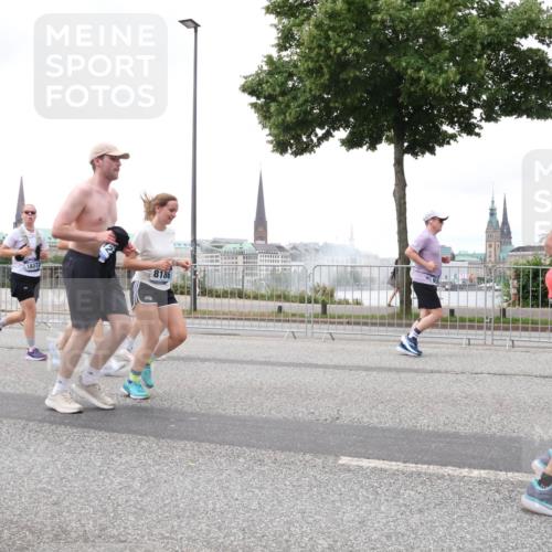 29.06.2025 - hella hamburg halbmarathon Lena Gebhardt http://msf.ph/oto/8282209 29.06.2025 10:55:03 Lombardsbrücke 18372, 8186, 1013, 1198, 2084, 2090, 2452, 2566, 2586, 2632, 3002, 3157, 3274, 3577, 4039, 4191, 4192, 4628, 5040, 5392, 5500, 5727, 5882, 6395, 6396, 6839, 6944, 6982, 7219, 7238, 7766, 8012, 8186, 8403, 8519, 9521, 9596, 10109, 10331, 10458, 10471, 10686, 11033, 11226, 11287, 11567, 11569, 11737, 11788, 11908, 12147, 12148, 12240, 12268, 12270, 13098, 13230, 13272, 13283, 13548, 13944, 13945, 13979, 13980, 14515, 15152, 15160 meine-sportfotos.de