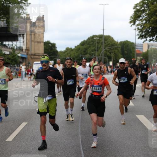 29.06.2025 - hella hamburg halbmarathon Yannick Fuchs http://msf.ph/oto/8282239 29.06.2025 10:37:29 20KM 1353, 1675, 1735, 2653, 4229, 4318, 5011, 5124, 5477, 7026, 7508, 9364, 9371, 9534, 10099, 10251, 11177, 12153, 12723, 12839, 13746, 13807, 14201, 14226, 14447, 14484, 14560, 14813, 14849, 15255, 15328, 15535, 15706, 15851, 15921, 16333, 17733, 17911, 18004, 18274, 18275, 18304, 18449, 18659, 18987, 19009, 19229 meine-sportfotos.de