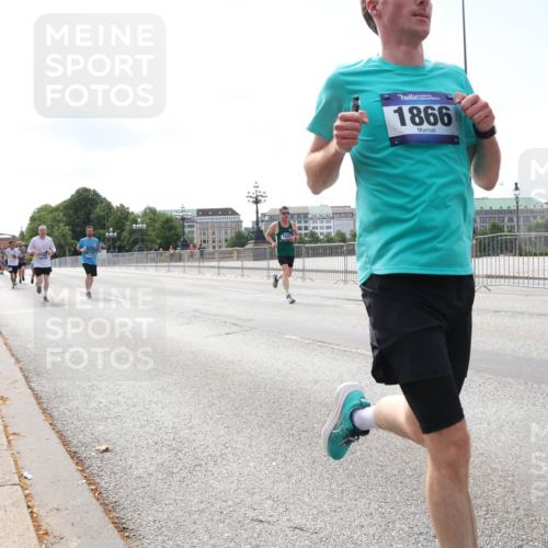 29.06.2025 - hella hamburg halbmarathon Lena Gebhardt http://msf.ph/oto/8282277 29.06.2025 10:11:36 Lombardsbrücke 1328, 1531, 1723, 1866, 1992, 3363, 3837, 4227, 5254, 5379, 5605, 7571, 8115, 8171, 8206, 8207, 8368, 8807, 8810, 9119, 9191, 9428, 10042, 10196, 10372, 10428, 11149, 11321, 11507, 11755, 12286, 12473, 13177, 13203, 13603, 13939, 13958, 14008, 14149, 14384, 15252, 15797, 15908, 15945, 16383, 17080, 17142, 17638, 17774, 17787, 17866, 18278, 18382, 19172, 19241 meine-sportfotos.de