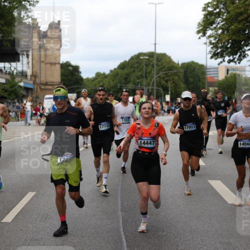 29.06.2025 - hella hamburg halbmarathon Yannick Fuchs http://msf.ph/oto/8282302 29.06.2025 10:37:29 20KM 1353, 1675, 1735, 2653, 4229, 4318, 5011, 5124, 5477, 7026, 7508, 9364, 9371, 9534, 10099, 10251, 11177, 12153, 12723, 12839, 13746, 13807, 14201, 14226, 14447, 14484, 14560, 14813, 14849, 15255, 15328, 15535, 15706, 15851, 15921, 16333, 17733, 17911, 18004, 18274, 18275, 18304, 18449, 18659, 18987, 19009, 19229 meine-sportfotos.de