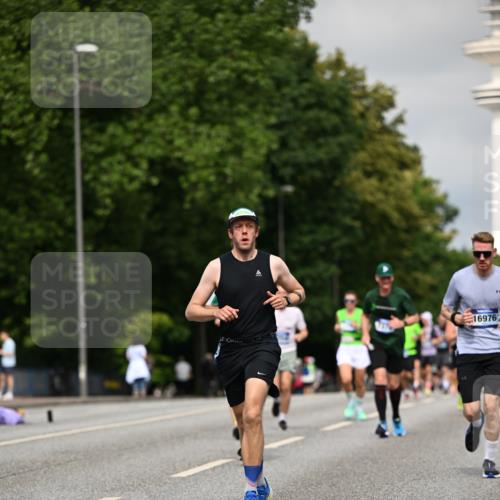 29.06.2025 - hella hamburg halbmarathon Dr. Thomas Lammeyer http://msf.ph/oto/8282331 29.06.2025 10:15:50 Kennedybrücke 1062, 1790, 2661, 3746, 3837, 6966, 7370, 7474, 7571, 8368, 9119, 9254, 9405, 10042 meine-sportfotos.de