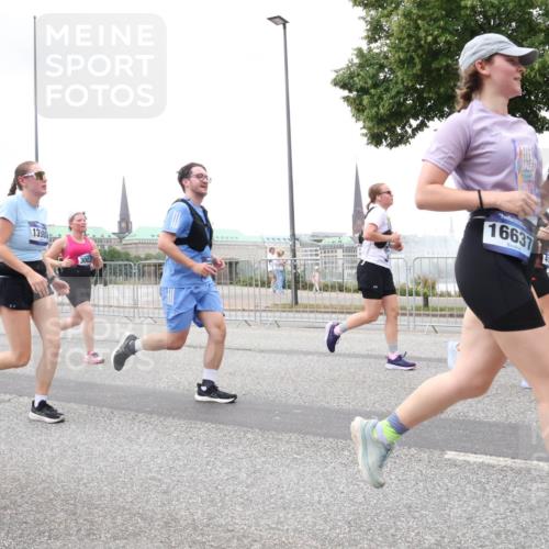 29.06.2025 - hella hamburg halbmarathon Lena Gebhardt http://msf.ph/oto/8282382 29.06.2025 10:55:04 Lombardsbrücke 5392, 13980, 3002, 16637, 1013, 1198, 2084, 2090, 2452, 2566, 2586, 2632, 3002, 3157, 3274, 3577, 4039, 4191, 4192, 4628, 5040, 5392, 5500, 5727, 5882, 6395, 6396, 6839, 6944, 6982, 7219, 7238, 7766, 8012, 8186, 8403, 8519, 9521, 9596, 10109, 10331, 10458, 10471, 10686, 11033, 11226, 11287, 11567, 11569, 11737, 11788, 11908, 12147, 12148, 12240, 12268, 12270, 13098, 13230, 13272, 13283, 13548, 13944, 13945, 13979, 13980, 14515, 15152, 15160 meine-sportfotos.de