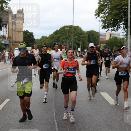 29.06.2025 - hella hamburg halbmarathon Yannick Fuchs http://msf.ph/oto/8282419 29.06.2025 10:37:29 20KM 1353, 1675, 1735, 2653, 4229, 4318, 5011, 5124, 5477, 7026, 7508, 9364, 9371, 9534, 10099, 10251, 11177, 12153, 12723, 12839, 13746, 13807, 14201, 14226, 14447, 14484, 14560, 14813, 14849, 15255, 15328, 15535, 15706, 15851, 15921, 16333, 17733, 17911, 18004, 18274, 18275, 18304, 18449, 18659, 18987, 19009, 19229 meine-sportfotos.de