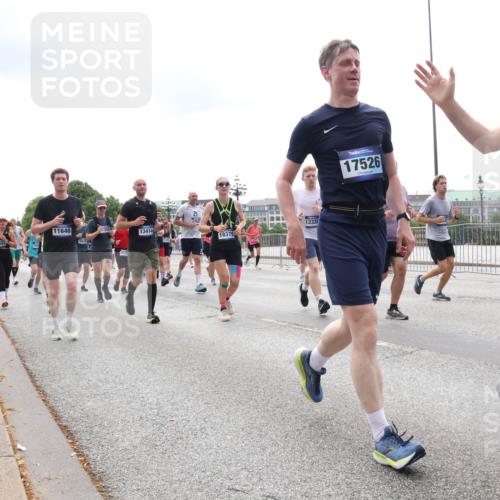 29.06.2025 - hella hamburg halbmarathon Lena Gebhardt http://msf.ph/oto/8282451 29.06.2025 10:35:23 Lombardsbrücke 11646, 60294, 12338, 359, 13414, 18375, 3828, 17526, 5008, 1284, 1497, 1717, 1786, 1821, 1849, 2001, 2198, 2376, 2751, 2787, 3409, 3828, 3958, 4333, 4564, 4703, 4704, 4884, 4965, 5027, 5147, 5240, 5531, 5793, 6029, 6189, 6365, 6379, 6381, 6397, 6471, 6746, 6803, 6859, 6867, 7267, 7382, 7927, 8249, 8296, 8567, 9248, 9342, 9470, 9803, 9806, 10358, 10393, 10464, 10531, 10565, 10606, 10652, 11233, 11320, 11359, 11565, 11838, 11839, 11886, 12026, 12062, 12326 meine-sportfotos.de