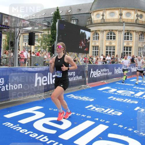 29.06.2025 - hella hamburg halbmarathon Michael Strokosch http://msf.ph/oto/8282473 29.06.2025 10:54:43 Ziel 1125, 1496, 2561, 3310, 7478, 8449, 9012, 10040, 10368, 10376, 12489, 13147, 14239, 15389, 15408, 15584, 17231, 17765, 19000 meine-sportfotos.de