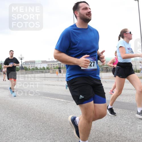 29.06.2025 - hella hamburg halbmarathon Lena Gebhardt http://msf.ph/oto/8282499 29.06.2025 10:55:05 Lombardsbrücke 27, 13980, 1013, 1198, 2084, 2090, 2452, 2566, 2632, 3002, 3115, 3157, 3274, 3577, 4039, 4191, 4192, 4628, 5040, 5392, 5483, 5500, 5727, 5882, 6395, 6396, 6839, 6944, 6982, 7219, 7238, 7766, 8012, 8186, 8403, 8519, 9521, 9596, 10109, 10331, 10458, 10471, 10686, 11033, 11226, 11287, 11567, 11569, 11737, 11788, 11908, 12147, 12148, 12240, 12268, 12270, 13098, 13230, 13272, 13283, 13548, 13944, 13945, 13979, 13980, 14515, 15152, 15160, 16385 meine-sportfotos.de