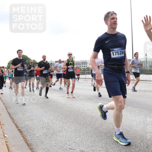 29.06.2025 - hella hamburg halbmarathon Lena Gebhardt http://msf.ph/oto/8282508 29.06.2025 10:35:23 Lombardsbrücke 11646, 21, 1262, 13414, 382, 18375, 17526, 1284, 1497, 1717, 1786, 1821, 1849, 2001, 2198, 2376, 2751, 2787, 3409, 3828, 3958, 4333, 4564, 4703, 4704, 4884, 4965, 5027, 5147, 5240, 5531, 5793, 6029, 6189, 6365, 6379, 6381, 6397, 6471, 6746, 6803, 6859, 6867, 7267, 7382, 7927, 8249, 8296, 8567, 9248, 9342, 9470, 9803, 9806, 10358, 10393, 10464, 10531, 10565, 10606, 10652, 11233, 11320, 11359, 11565, 11838, 11839, 11886, 12026, 12062, 12326 meine-sportfotos.de