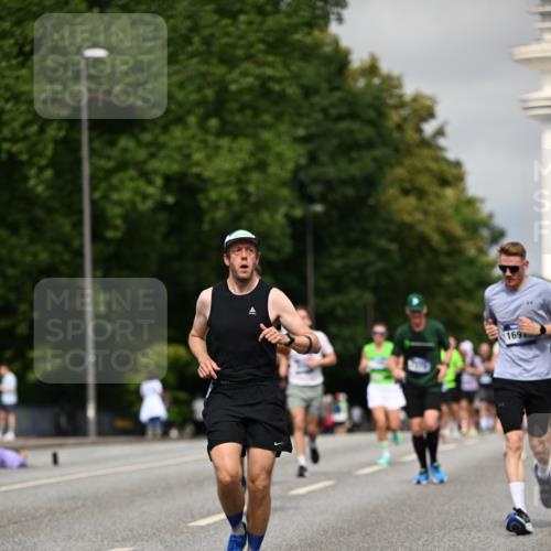 29.06.2025 - hella hamburg halbmarathon Dr. Thomas Lammeyer http://msf.ph/oto/8282543 29.06.2025 10:15:51 Kennedybrücke 1062, 1790, 2661, 3746, 3837, 4499, 6966, 7370, 7474, 8368, 9119, 9254, 9405, 10042 meine-sportfotos.de