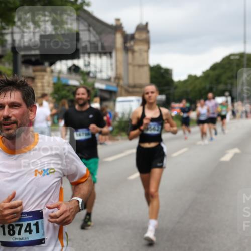 29.06.2025 - hella hamburg halbmarathon Yannick Fuchs http://msf.ph/oto/8282576 29.06.2025 10:49:50 20KM 1130, 1180, 1193, 2982, 3042, 3048, 3058, 3668, 4951, 5287, 5465, 5672, 6569, 6591, 6924, 7594, 7742, 8255, 8311, 8639, 8863, 9361, 9562, 11039, 11309, 11638, 12196, 12515, 13474, 14363, 14365, 14461, 15184, 15818, 15884, 16176, 16375, 16401, 16434, 16521, 16625, 16786, 17259, 17615, 17640, 17642, 17734, 18064, 18125, 18212, 18325, 18340, 18495, 18634, 18741, 18746, 18835, 19120, 19152 meine-sportfotos.de