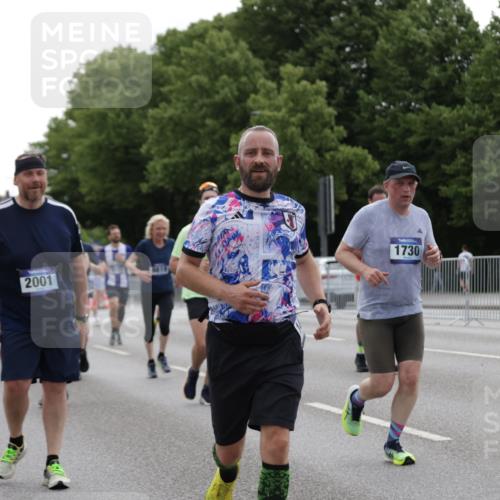 29.06.2025 - hella hamburg halbmarathon Jannik Wohlers http://msf.ph/oto/8282643 29.06.2025 10:35:18 Lombardsbrücke 1108, 1336, 1730, 1786, 2352, 2425, 2787, 2811, 2827, 3243, 4333, 4902, 5147, 5240, 6021, 6381, 6746, 6867, 7304, 7382, 8333, 9342, 9470, 9803, 9806, 9819, 10119, 10567, 10652, 12026, 12097, 12408, 12851, 12869, 13240, 13318, 13505, 13899, 14402, 14684, 15032, 16487, 17289, 17331, 17689, 17817, 17868, 17883, 17974, 17996, 17998, 18036, 18292, 18361, 18524, 18570, 18688 meine-sportfotos.de