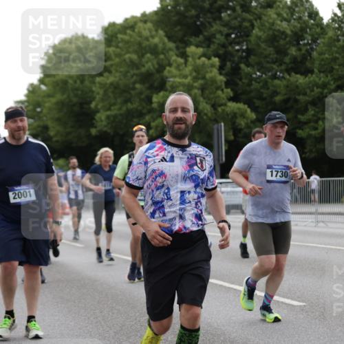29.06.2025 - hella hamburg halbmarathon Jannik Wohlers http://msf.ph/oto/8282663 29.06.2025 10:35:18 Lombardsbrücke 1108, 1336, 1730, 1786, 2352, 2425, 2787, 2811, 2827, 3243, 4333, 4902, 5147, 5240, 6021, 6381, 6746, 6867, 7304, 7382, 8333, 9342, 9470, 9803, 9806, 9819, 10119, 10567, 10652, 12026, 12097, 12408, 12851, 12869, 13240, 13318, 13505, 13899, 14402, 14684, 15032, 16487, 17289, 17331, 17689, 17817, 17868, 17883, 17974, 17996, 17998, 18036, 18292, 18361, 18524, 18570, 18688 meine-sportfotos.de