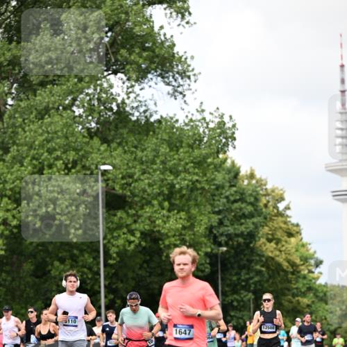 29.06.2025 - hella hamburg halbmarathon Dr. Thomas Lammeyer http://msf.ph/oto/8282679 29.06.2025 10:36:56 Kennedybrücke 1237, 1647, 1732, 2059, 2268, 2384, 2959, 3221, 3391, 3653, 3660, 3670, 3708, 3753, 4096, 4555, 5110, 5156, 5581, 5871, 6642, 6861, 7135, 7387, 7531, 7749, 7750, 7789, 8170, 8839, 8840, 8914, 9010, 9034, 9188, 9471, 9542, 9765, 9812, 10002, 10203, 10470, 10624, 10770, 11076 meine-sportfotos.de