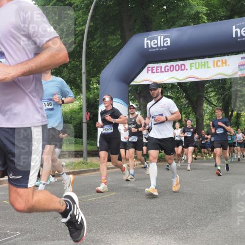 29.06.2025 - hella hamburg halbmarathon KatJ http://msf.ph/oto/8282694 29.06.2025 10:40:55 Zwischen KM18-KM19 1502, 2099, 2884, 3103, 3310, 4189, 4299, 4938, 6762, 6994, 7147, 7478 meine-sportfotos.de