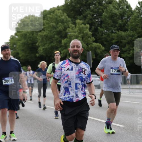 29.06.2025 - hella hamburg halbmarathon Jannik Wohlers http://msf.ph/oto/8282703 29.06.2025 10:35:18 Lombardsbrücke 1108, 1336, 1730, 1786, 2352, 2425, 2787, 2811, 2827, 3243, 4333, 4902, 5147, 5240, 6021, 6381, 6746, 6867, 7304, 7382, 8333, 9342, 9470, 9803, 9806, 9819, 10119, 10567, 10652, 12026, 12097, 12408, 12851, 12869, 13240, 13318, 13505, 13899, 14402, 14684, 15032, 16487, 17289, 17331, 17689, 17817, 17868, 17883, 17974, 17996, 17998, 18036, 18292, 18361, 18524, 18570, 18688 meine-sportfotos.de