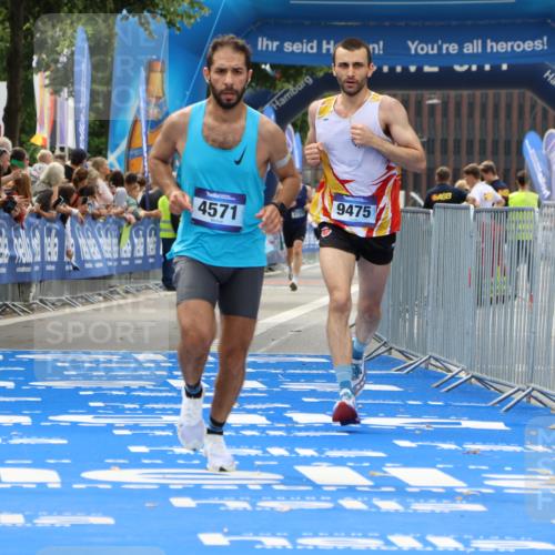 29.06.2025 - hella hamburg halbmarathon Strokosch-Dieckow http://msf.ph/oto/8282714 29.06.2025 10:22:21 Ziel 4571, 9475 meine-sportfotos.de