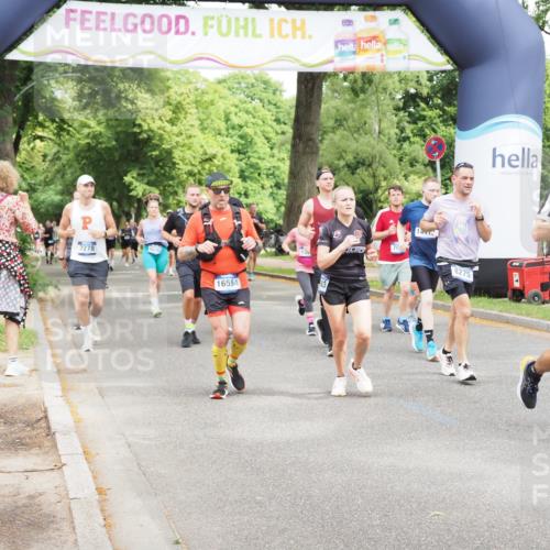 29.06.2025 - hella hamburg halbmarathon MichiJ http://msf.ph/oto/8282728 29.06.2025 10:58:15 Zwischen KM18-KM19 1020, 1051, 1981, 3020, 4583, 5036, 7017, 7257, 7277, 7809, 7810, 8275, 9917, 12456, 12938, 13370, 13835, 14413, 15570, 16554, 19035 meine-sportfotos.de