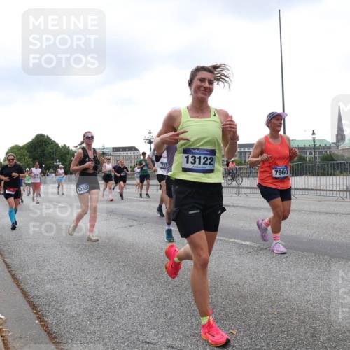 29.06.2025 - hella hamburg halbmarathon Lena Gebhardt http://msf.ph/oto/8282746 29.06.2025 10:46:32 Lombardsbrücke 1371, 1375, 1429, 1465, 1532, 1608, 1837, 1999, 2162, 2423, 2500, 2697, 2773, 2813, 2951, 3277, 3406, 3407, 3410, 3469, 3734, 4119, 4202, 4296, 4342, 4355, 4448, 4604, 5697, 5700, 5703, 5854, 6068, 6124, 6161, 6392, 6740, 7303, 7364, 7368, 7374, 7412, 7767, 7827, 7960, 7983, 8047, 8477, 8551, 8700, 9129, 9337, 9445, 9691, 10153, 10230, 11361, 11876, 11910, 12298, 12333, 12507, 12522, 13969, 14261, 15852, 16882, 16987 meine-sportfotos.de