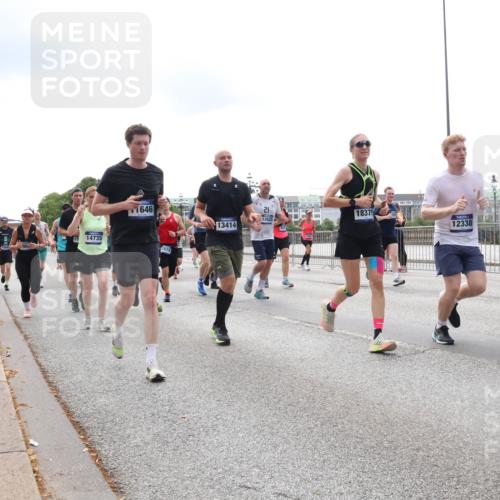 29.06.2025 - hella hamburg halbmarathon Lena Gebhardt http://msf.ph/oto/8282815 29.06.2025 10:35:24 Lombardsbrücke 1646, 14735, 3828, 21, 18375, 12625, 13414, 12338, 1284, 16431, 1284, 1497, 1717, 1730, 1786, 1821, 1849, 2001, 2198, 2376, 2425, 2751, 2787, 3409, 3828, 3958, 4333, 4564, 4703, 4704, 4965, 5027, 5147, 5240, 5531, 5793, 6029, 6189, 6365, 6381, 6397, 6471, 6746, 6803, 6859, 6867, 7267, 7382, 7927, 8249, 8296, 8567, 9248, 9342, 9470, 9803, 9806, 10358, 10393, 10464, 10531, 10565, 10606, 10652, 11233, 11320, 11359, 11565, 11838, 11839, 11886, 12026, 12062, 12326 meine-sportfotos.de