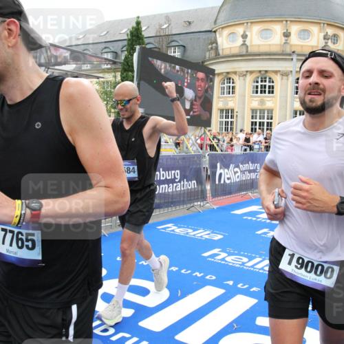 29.06.2025 - hella hamburg halbmarathon Michael Strokosch http://msf.ph/oto/8282832 29.06.2025 10:54:47 Ziel 1125, 1496, 2029, 2561, 3310, 4231, 6587, 7478, 8449, 9227, 10044, 12186, 12489, 13147, 14239, 15389, 15408, 15584, 17231, 17765, 19000 meine-sportfotos.de