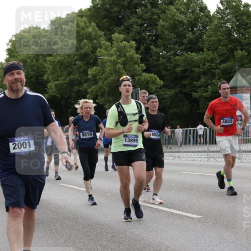 29.06.2025 - hella hamburg halbmarathon Jannik Wohlers http://msf.ph/oto/8282874 29.06.2025 10:35:19 Lombardsbrücke 1108, 1336, 1730, 1786, 2352, 2425, 2787, 2811, 2827, 3243, 3598, 4902, 5147, 5240, 6021, 6381, 6845, 6867, 7304, 7382, 8333, 9342, 9803, 9806, 9819, 10119, 10567, 10652, 12026, 12097, 12408, 12851, 12869, 13240, 13318, 13505, 13899, 14402, 14684, 15032, 16487, 17289, 17817, 17868, 17883, 17996, 17998, 18036, 18292, 18361, 18524, 18570, 18688 meine-sportfotos.de