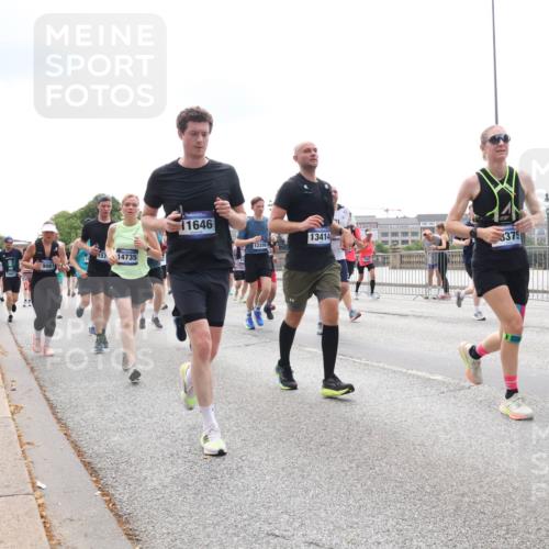 29.06.2025 - hella hamburg halbmarathon Lena Gebhardt http://msf.ph/oto/8282891 29.06.2025 10:35:24 Lombardsbrücke 157, 14735, 9061, 11646, 12326, 13414, 3375, 12338, 1284, 1497, 1717, 1730, 1786, 1821, 1849, 2001, 2198, 2376, 2425, 2751, 2787, 3409, 3828, 3958, 4333, 4564, 4703, 4704, 4965, 5027, 5147, 5240, 5531, 5793, 6029, 6189, 6365, 6381, 6397, 6471, 6746, 6803, 6859, 6867, 7267, 7382, 7927, 8249, 8296, 8567, 9248, 9342, 9470, 9803, 9806, 10358, 10393, 10464, 10531, 10565, 10606, 10652, 11233, 11320, 11359, 11565, 11838, 11839, 11886, 12026, 12062, 12326 meine-sportfotos.de