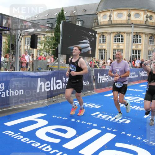 29.06.2025 - hella hamburg halbmarathon Michael Strokosch http://msf.ph/oto/8282900 29.06.2025 10:54:48 Ziel 1125, 1496, 2029, 2561, 3310, 4231, 6587, 7478, 8449, 9227, 10044, 12186, 12489, 13147, 14239, 15389, 15408, 15584, 17231, 17765, 19000 meine-sportfotos.de