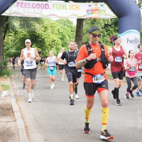 29.06.2025 - hella hamburg halbmarathon MichiJ http://msf.ph/oto/8282913 29.06.2025 10:58:17 Zwischen KM18-KM19 1020, 1051, 1981, 3020, 4583, 5036, 7017, 7257, 7277, 7278, 7279, 7809, 8275, 9917, 12456, 12938, 13370, 13683, 13835, 14413, 16241, 16554 meine-sportfotos.de