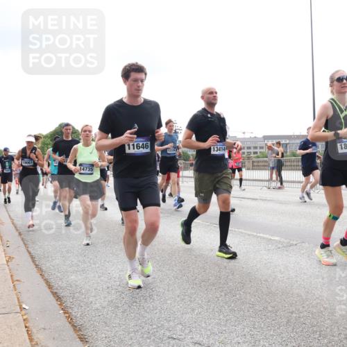 29.06.2025 - hella hamburg halbmarathon Lena Gebhardt http://msf.ph/oto/8282945 29.06.2025 10:35:24 Lombardsbrücke 19061, 103, 14735, 11646, 12326, 13414, 18375, 1284, 1497, 1717, 1730, 1786, 1821, 1849, 2001, 2198, 2376, 2425, 2751, 2787, 3409, 3828, 3958, 4333, 4564, 4703, 4704, 4965, 5027, 5147, 5240, 5531, 5793, 6029, 6189, 6365, 6381, 6397, 6471, 6746, 6803, 6859, 6867, 7267, 7382, 7927, 8249, 8296, 8567, 9248, 9342, 9470, 9803, 9806, 10358, 10393, 10464, 10531, 10565, 10606, 10652, 11233, 11320, 11359, 11565, 11838, 11839, 11886, 12026, 12062, 12326 meine-sportfotos.de