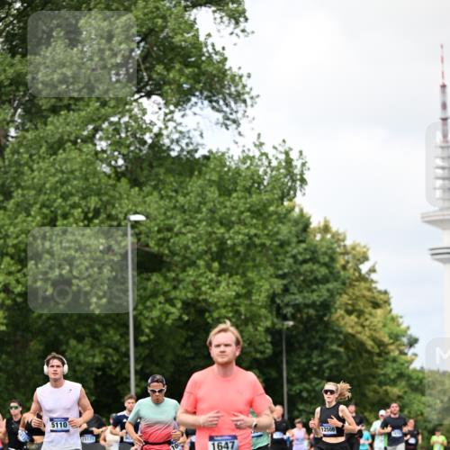 29.06.2025 - hella hamburg halbmarathon Dr. Thomas Lammeyer http://msf.ph/oto/8282961 29.06.2025 10:36:56 Kennedybrücke 1237, 1647, 1732, 2059, 2268, 2384, 2959, 3221, 3391, 3653, 3660, 3670, 3708, 3753, 4096, 4555, 5110, 5156, 5581, 5871, 6642, 6861, 7135, 7387, 7531, 7749, 7750, 7789, 8170, 8839, 8840, 8914, 9010, 9034, 9188, 9471, 9542, 9765, 9812, 10002, 10203, 10470, 10624, 10770, 11076 meine-sportfotos.de
