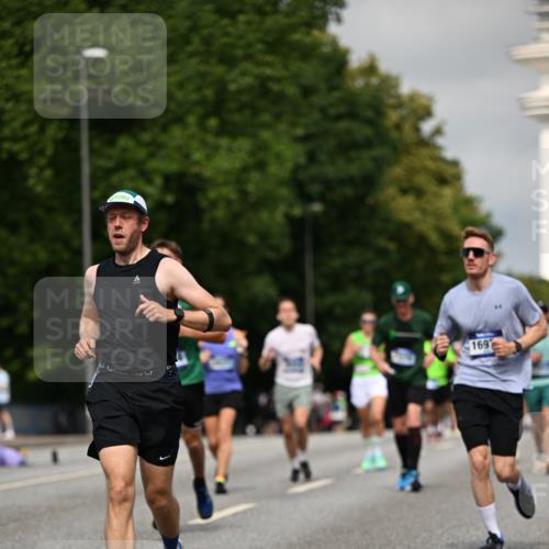 29.06.2025 - hella hamburg halbmarathon Dr. Thomas Lammeyer http://msf.ph/oto/8282991 29.06.2025 10:15:52 Kennedybrücke 1062, 1790, 2661, 3746, 3837, 4499, 6966, 7370, 7474, 8368, 9119, 9253, 9254, 9405, 10042 meine-sportfotos.de