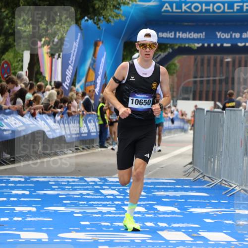 29.06.2025 - hella hamburg halbmarathon Strokosch-Dieckow http://msf.ph/oto/8283002 29.06.2025 10:22:11 Ziel 10650, 18693 meine-sportfotos.de