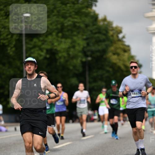 29.06.2025 - hella hamburg halbmarathon Dr. Thomas Lammeyer http://msf.ph/oto/8283045 29.06.2025 10:15:52 Kennedybrücke 1062, 1790, 2661, 3746, 3837, 4499, 6966, 7370, 7474, 8368, 9119, 9253, 9254, 9405, 10042 meine-sportfotos.de