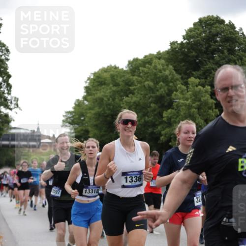 29.06.2025 - hella hamburg halbmarathon Jannik Wohlers http://msf.ph/oto/8283059 29.06.2025 10:35:22 Lombardsbrücke 1108, 1336, 1730, 2352, 2425, 2787, 2811, 2827, 3243, 3598, 3990, 4413, 4902, 5147, 6021, 6845, 6867, 7304, 7382, 8333, 9342, 9432, 9744, 9803, 9806, 9819, 10047, 10119, 10567, 10652, 12026, 12097, 12408, 12430, 12851, 12869, 13240, 13318, 13505, 13899, 14402, 14684, 15032, 15281, 16487, 17289, 17817, 17868, 17996, 17998, 18036, 18292, 18524, 18541, 18570, 18688 meine-sportfotos.de