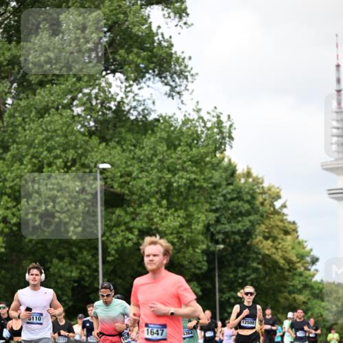 29.06.2025 - hella hamburg halbmarathon Dr. Thomas Lammeyer http://msf.ph/oto/8283075 29.06.2025 10:36:57 Kennedybrücke 1237, 1647, 1732, 2059, 2268, 2384, 2959, 3221, 3391, 3653, 3660, 3670, 3708, 3753, 4096, 4555, 5110, 5156, 5581, 6861, 7135, 7387, 7531, 7749, 7750, 7789, 8170, 8839, 8840, 8914, 9010, 9034, 9188, 9471, 9542, 9765, 9812, 10002, 10203, 10470, 10624, 10770, 11076 meine-sportfotos.de
