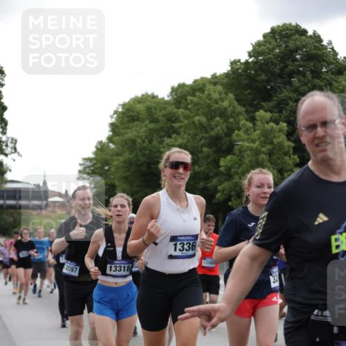 29.06.2025 - hella hamburg halbmarathon Jannik Wohlers http://msf.ph/oto/8283086 29.06.2025 10:35:22 Lombardsbrücke 1108, 1336, 1730, 2352, 2425, 2787, 2811, 2827, 3243, 3598, 3990, 4413, 4902, 5147, 6021, 6845, 6867, 7304, 7382, 8333, 9342, 9432, 9744, 9803, 9806, 9819, 10047, 10119, 10567, 10652, 12026, 12097, 12408, 12430, 12851, 12869, 13240, 13318, 13505, 13899, 14402, 14684, 15032, 15281, 16487, 17289, 17817, 17868, 17996, 17998, 18036, 18292, 18524, 18541, 18570, 18688 meine-sportfotos.de