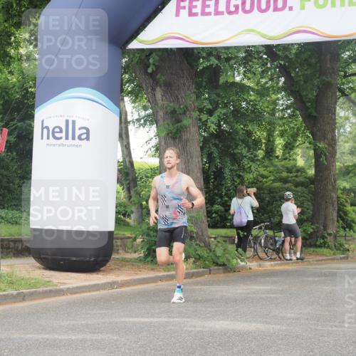 29.06.2025 - hella hamburg halbmarathon KatJ http://msf.ph/oto/8283091 29.06.2025 10:11:12 Zwischen KM18-KM19  meine-sportfotos.de
