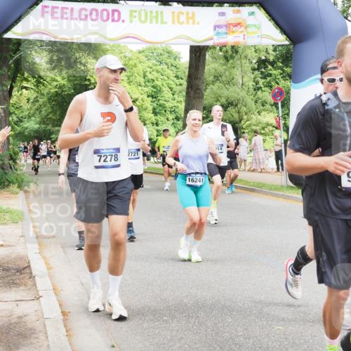 29.06.2025 - hella hamburg halbmarathon MichiJ http://msf.ph/oto/8283096 29.06.2025 10:58:19 Zwischen KM18-KM19 1051, 1981, 2721, 3020, 4583, 5036, 7014, 7017, 7257, 7277, 7278, 7279, 8275, 9917, 12456, 12893, 13242, 13370, 13683, 13835, 14413, 16020, 16241, 16554 meine-sportfotos.de