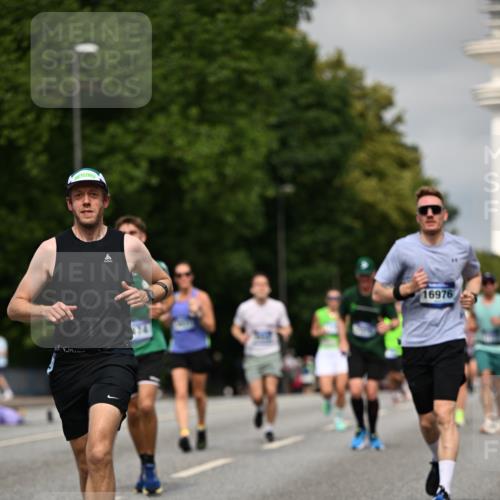 29.06.2025 - hella hamburg halbmarathon Dr. Thomas Lammeyer http://msf.ph/oto/8283109 29.06.2025 10:15:52 Kennedybrücke 1062, 1790, 2661, 3746, 3837, 4499, 6966, 7370, 7474, 8368, 9119, 9253, 9254, 9405, 10042 meine-sportfotos.de
