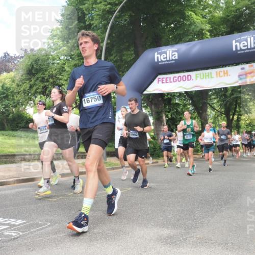 29.06.2025 - hella hamburg halbmarathon KatJ http://msf.ph/oto/8283116 29.06.2025 10:40:57 Zwischen KM18-KM19 1502, 2070, 2099, 2884, 3103, 3310, 4189, 4299, 4938, 6762, 6994, 7147, 7478 meine-sportfotos.de