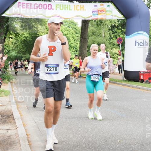 29.06.2025 - hella hamburg halbmarathon MichiJ http://msf.ph/oto/8283144 29.06.2025 10:58:19 Zwischen KM18-KM19 1051, 1981, 2721, 3020, 4583, 5036, 7014, 7017, 7257, 7277, 7278, 7279, 8275, 9917, 12456, 12893, 13242, 13370, 13683, 13835, 14413, 16020, 16241, 16554 meine-sportfotos.de