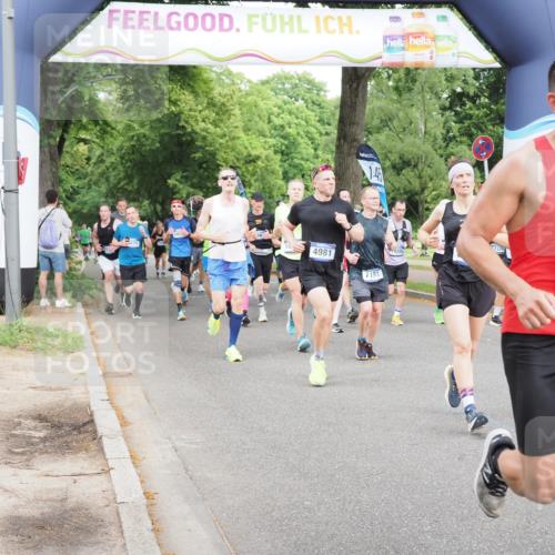 29.06.2025 - hella hamburg halbmarathon MichiJ http://msf.ph/oto/8283155 29.06.2025 10:32:23 Zwischen KM18-KM19 1415, 1697, 3004, 3907, 4310, 4981, 4999, 7005, 7093, 7191, 8063, 8722, 9374, 9931, 10193, 10246, 11648, 11848, 12711, 12966, 13807, 15535, 16549, 17376, 18765, 19206 meine-sportfotos.de