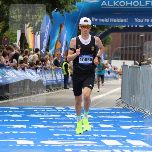 29.06.2025 - hella hamburg halbmarathon Strokosch-Dieckow http://msf.ph/oto/8283157 29.06.2025 10:22:11 Ziel 10650, 18693 meine-sportfotos.de