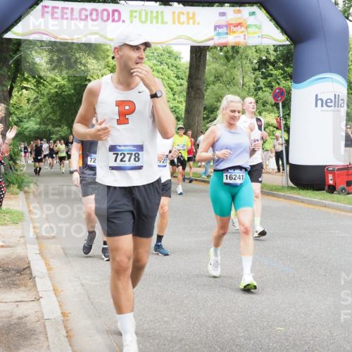 29.06.2025 - hella hamburg halbmarathon MichiJ http://msf.ph/oto/8283158 29.06.2025 10:58:19 Zwischen KM18-KM19 1051, 1981, 2721, 3020, 4583, 5036, 7014, 7017, 7257, 7277, 7278, 7279, 8275, 9917, 12456, 12893, 13242, 13370, 13683, 13835, 14413, 16020, 16241, 16554 meine-sportfotos.de