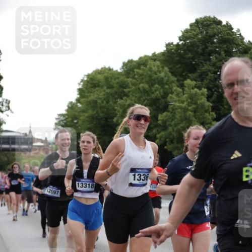 29.06.2025 - hella hamburg halbmarathon Jannik Wohlers http://msf.ph/oto/8283159 29.06.2025 10:35:22 Lombardsbrücke 1108, 1336, 1730, 2352, 2425, 2787, 2811, 2827, 3243, 3598, 3990, 4413, 4902, 5147, 6021, 6845, 6867, 7304, 7382, 8333, 9342, 9432, 9744, 9803, 9806, 9819, 10047, 10119, 10567, 10652, 12026, 12097, 12408, 12430, 12851, 12869, 13240, 13318, 13505, 13899, 14402, 14684, 15032, 15281, 16487, 17289, 17817, 17868, 17996, 17998, 18036, 18292, 18524, 18541, 18570, 18688 meine-sportfotos.de