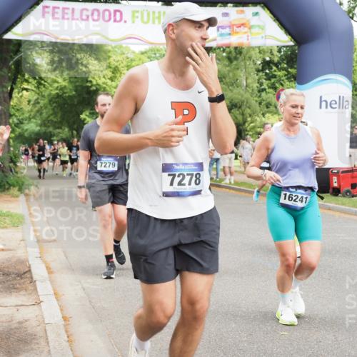 29.06.2025 - hella hamburg halbmarathon MichiJ http://msf.ph/oto/8283175 29.06.2025 10:58:20 Zwischen KM18-KM19 1981, 2721, 3020, 4583, 5036, 7014, 7017, 7257, 7277, 7278, 7279, 8275, 9917, 12456, 12893, 13242, 13370, 13683, 13835, 14413, 16020, 16241, 16554 meine-sportfotos.de
