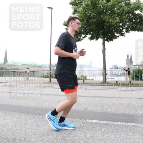 29.06.2025 - hella hamburg halbmarathon Lena Gebhardt http://msf.ph/oto/8283180 29.06.2025 10:55:07 Lombardsbrücke 156, 1013, 1198, 2084, 2090, 2452, 2566, 2632, 3002, 3115, 3157, 3274, 3577, 4039, 4191, 4192, 4628, 5040, 5392, 5483, 5500, 5727, 5882, 6395, 6396, 6839, 6944, 6982, 7219, 7238, 7680, 7766, 8012, 8186, 8403, 8519, 9521, 9596, 10109, 10331, 10458, 10471, 10686, 11033, 11109, 11226, 11287, 11737, 11788, 11908, 12147, 12148, 12240, 12268, 12270, 13098, 13230, 13272, 13283, 13548, 13944, 13945, 13979, 13980, 14515, 14727, 15152, 15160, 16385 meine-sportfotos.de