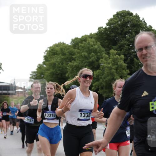 29.06.2025 - hella hamburg halbmarathon Jannik Wohlers http://msf.ph/oto/8283188 29.06.2025 10:35:22 Lombardsbrücke 1108, 1336, 1730, 2352, 2425, 2787, 2811, 2827, 3243, 3598, 3990, 4413, 4902, 5147, 6021, 6845, 6867, 7304, 7382, 8333, 9342, 9432, 9744, 9803, 9806, 9819, 10047, 10119, 10567, 10652, 12026, 12097, 12408, 12430, 12851, 12869, 13240, 13318, 13505, 13899, 14402, 14684, 15032, 15281, 16487, 17289, 17817, 17868, 17996, 17998, 18036, 18292, 18524, 18541, 18570, 18688 meine-sportfotos.de