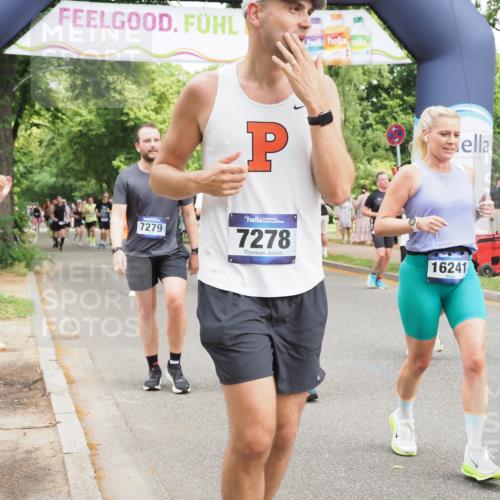 29.06.2025 - hella hamburg halbmarathon MichiJ http://msf.ph/oto/8283190 29.06.2025 10:58:20 Zwischen KM18-KM19 1981, 2721, 3020, 4583, 5036, 7014, 7017, 7257, 7277, 7278, 7279, 8275, 9917, 12456, 12893, 13242, 13370, 13683, 13835, 14413, 16020, 16241, 16554 meine-sportfotos.de